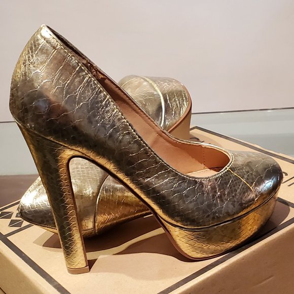 Golden snake print heels - Picture 2 of 3